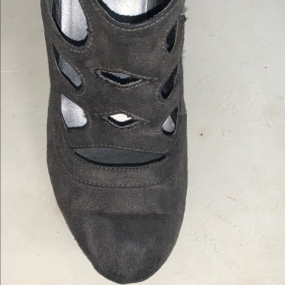 Grey Suede Hollowed-Out Heels - Picture 3 of 5
